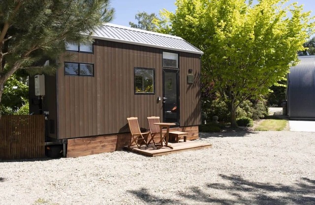 Benger Garden 1 by Tiny Away