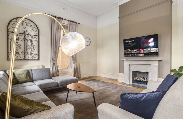 Bespoke Home for Large Groups - 100m From Taylor Swift Concert