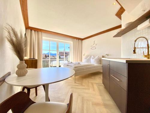 Best Butler I Romantic 4two I Küche I Balkon I Parken I Schlossblick