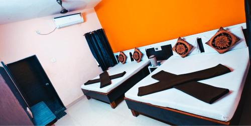 Best Family Hotel in Dwarka - AC & Non AC Deluxe Room -Laxmii