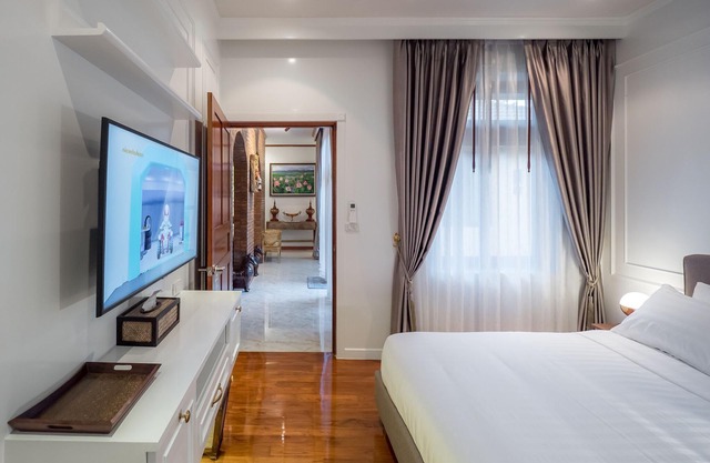 Best in Chiangmai, Modern Love Villa, Garden paradise, Pool, Free breakfast, car