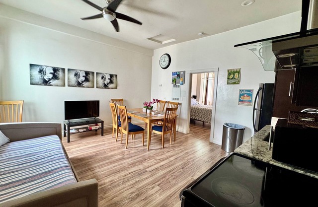 Best location 1-bedroom apartment walk every where San Diego