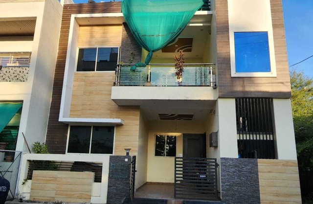 Best location to stay 10 minutes from Mahakaleshwar temple