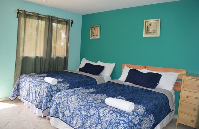 Best place to relax Mansion Giahn Bed and Breakfast. Is located between the airp