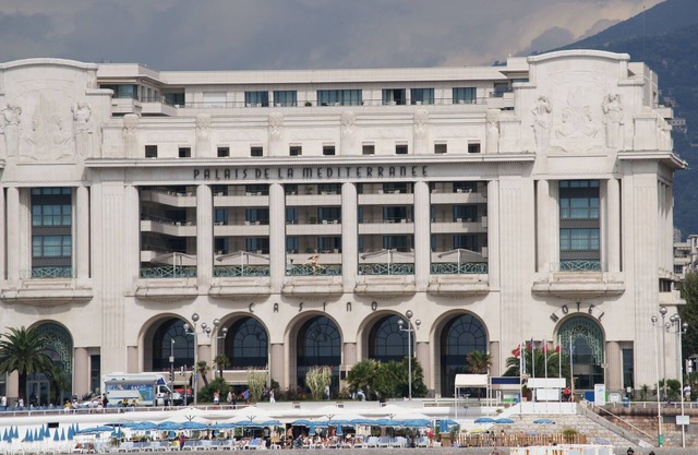 Best possible location! Most prestigious residence in Nice (Beach, center)