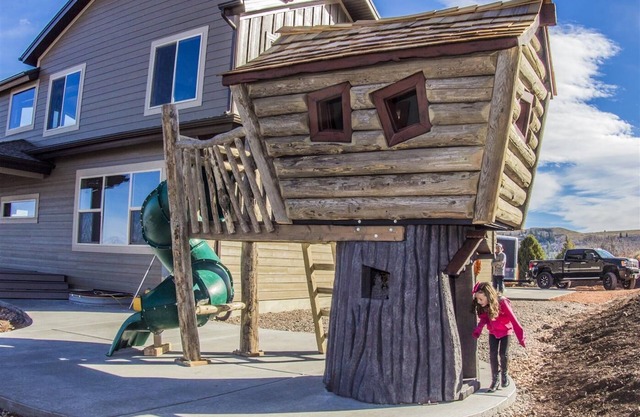 Best View at Bear Lake - Sleeps 34 - Custom Playroom & Hot Tub