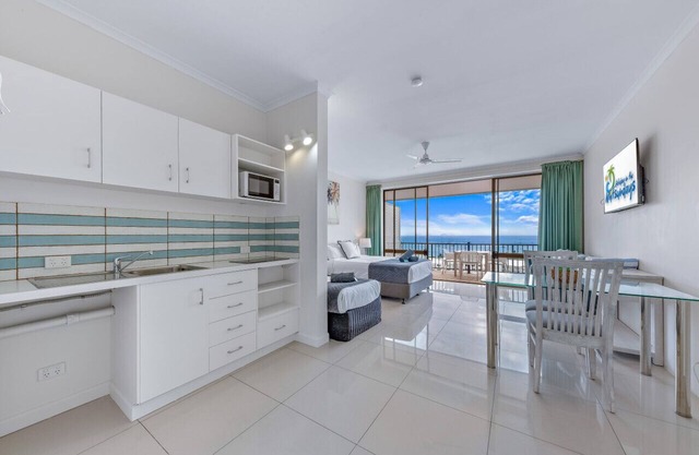 BEST VIEWS, POOL, SPA, CLOSE TO EVERYTHING