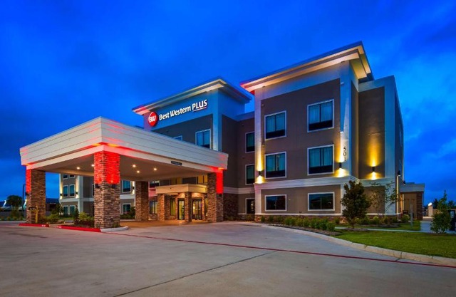 Best Western Plus Bay City Inn & Suites