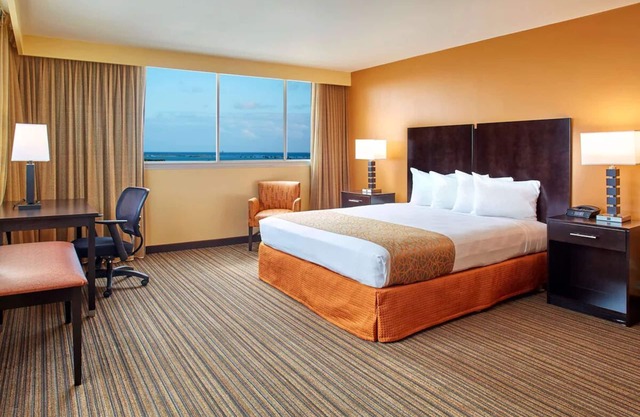 Best Western The Plaza | Deluxe Room with King Bed | Free Breakfast and Shuttle