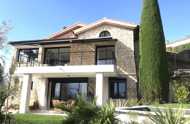 Between CANNES and GRASSE In the heart of MOUGINS garden level 3 rooms swimming pool