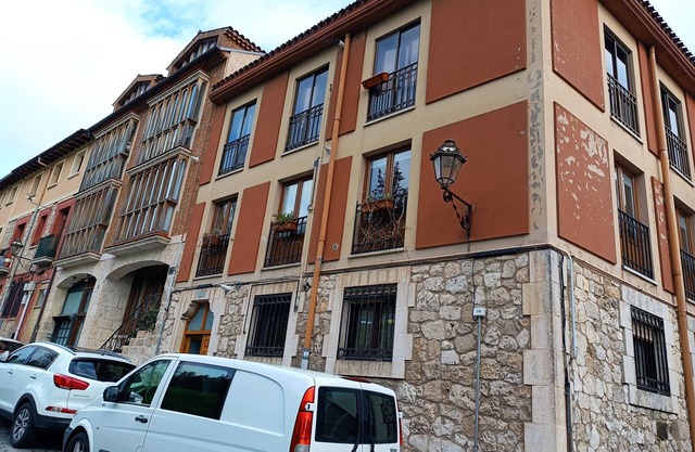 Between Castle and Cathedral 2