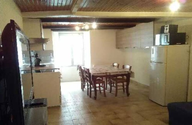 BETWEEN CITY AND LAKE CLOSE TO ALL CONVENIENCES