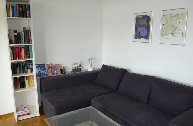 Between the opera and the palace, Luise apartment, subway and bus right next door