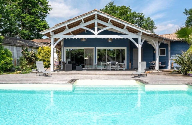 Between vineyards, lake and ocean 190 m² house with swimming pool ideal for families
