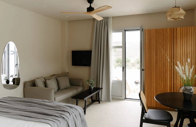 BH249 - C - Suite Skiros