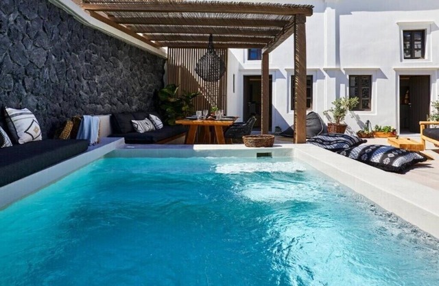 BH714 - C - Suite Santorini