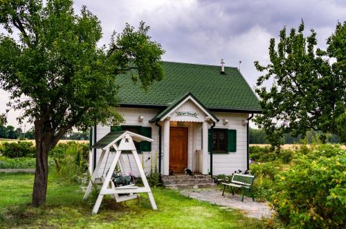 Biały Domek w Ogrodzie Różanym