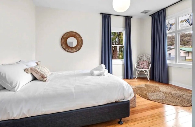 Bicheno Beach House - Location Location!