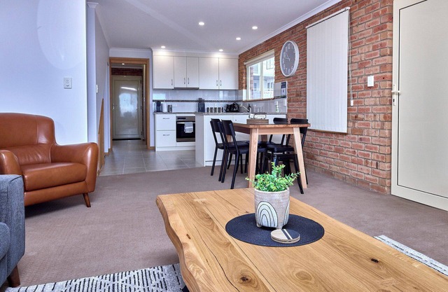 Bicheno Spa Villa - Freycinet Holiday Houses