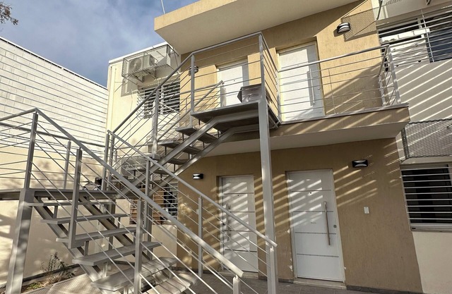 ¡Bienvenido a nuestros hermosos y nuevos apartamentos convenientemente ubicados!