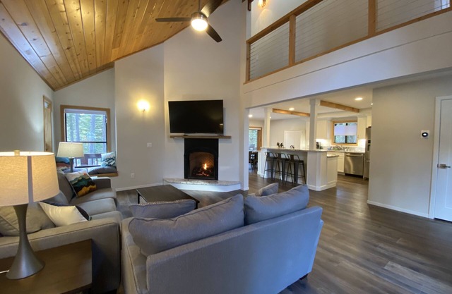Big 3 br home - kid friendly w. Pool Table, Fort Kit, Air Hockey, Big Connect 4