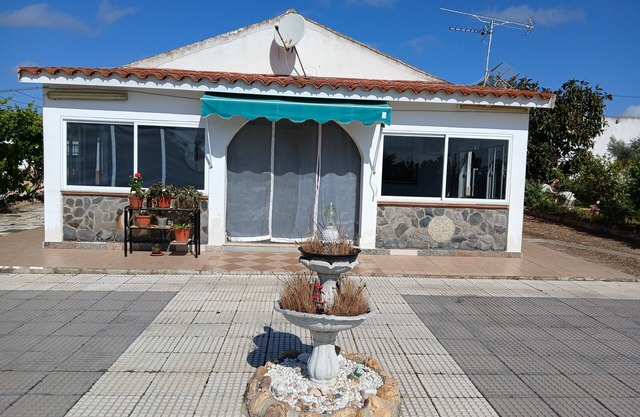 Big and confortable country house with garden in "Finca La Guindilla" with Pool