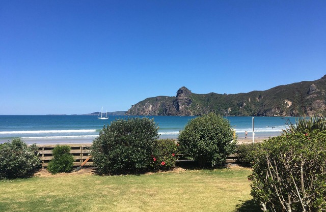 Big Beachfront Bach- the Surf Chalet