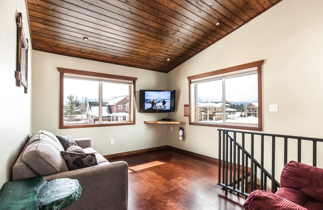 Big Bear Chalet and spa