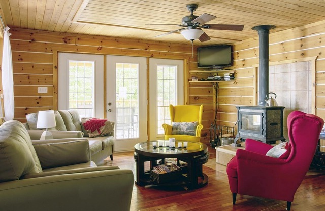 Big ground, direktly at the lake, beautiful sunrises, nature pure