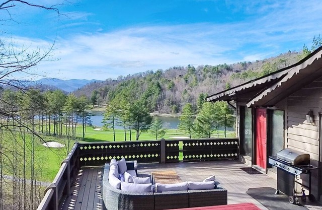 Big House with Big Mtn Views, Golf & Pool Access