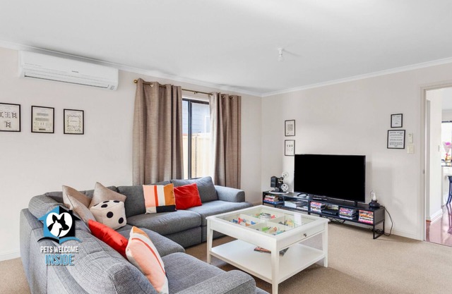 Big House with Views and Fab Pop Culture Vibe