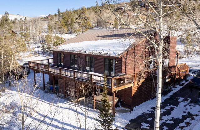Big mountain views for big groups at Ski Granby Ranch! nn