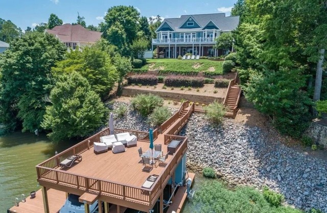 Big Water Lodge | Main Lake | Luxury Rental | Spectacular views | 5BR/4BA |