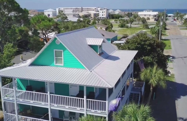 Biker Weekend! NEW Multiple Family Rental - PRIVATE Pool & Hot Tub. Sports bar!