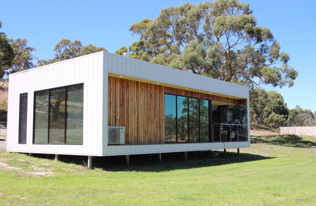 Billabong Luxury Retreat at Softfoot Alpaca Farm in Victor Harbor