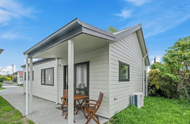 Birch Cottage - Greytown Holiday Home