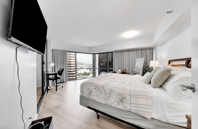 Bishop Suites @ Executive Centre, Mountain View Suite #3709, Downtown Honolulu