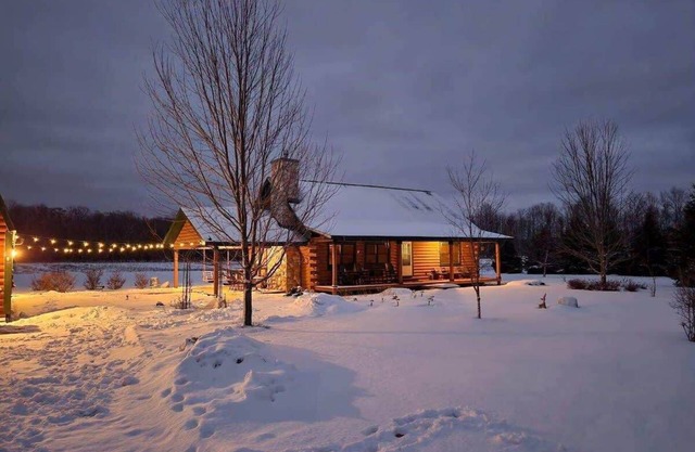 Bison Acres Close to Crystal Mt with Hot Tub