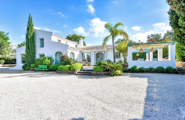 Bisserot - By Almarina Villas