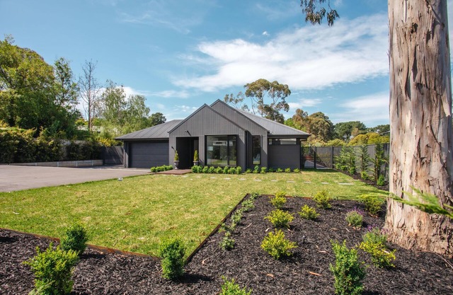 Black Beauty Balnarring - Perfect year round getaway, rustic coastal luxury