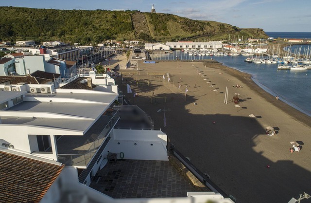 Black House Apartments I