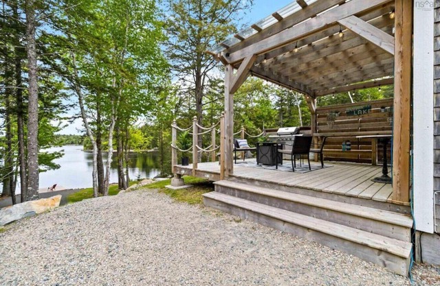 Black Rattle Cabin - LaBelle NS