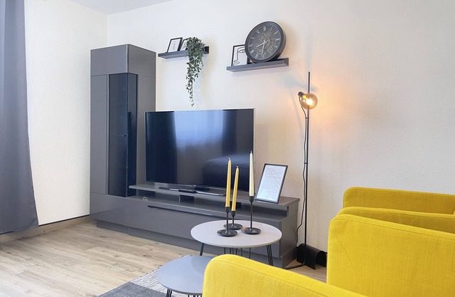 Black%Yellow Designer Apartment Bielefeld