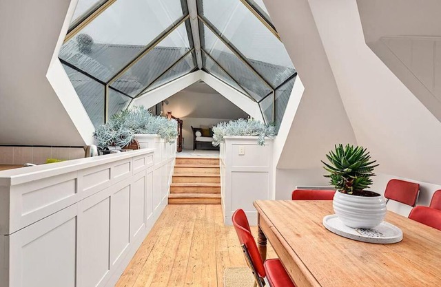 Blackwood Tree Cottage - Heritage listed property - Evandale!