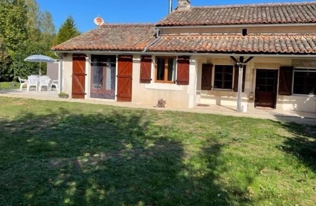 Blanzay Stone Villa, a property with a garden, is set in Blanzay