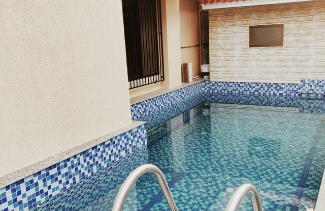 BLICK VILLA - WITH PRIVATE POOL & VIBRANT OUTDOORS