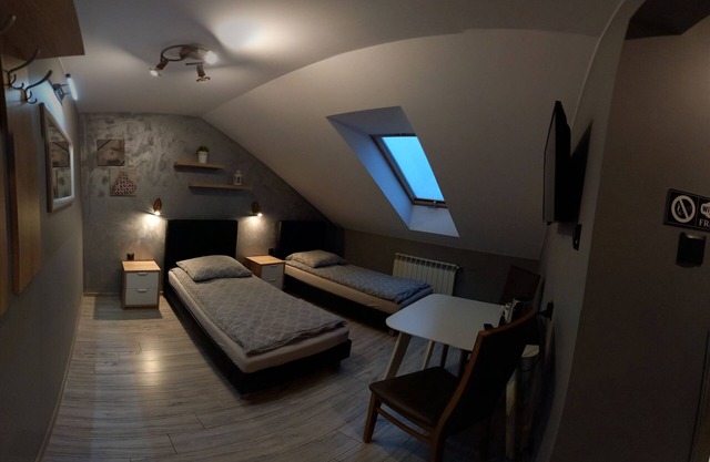 Blisko Warszawy! Przytulny pokój na poddaszu z łazienką