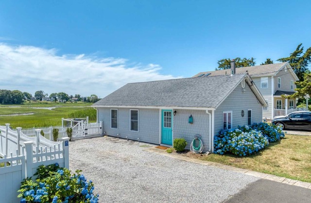 Bliss by the Sea - Cozy Beachside Escape