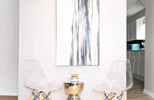 𝔹𝕝𝕚𝕤𝕤 𝕠𝕟 𝔹𝕣𝕠𝕠𝕜𝕤: 𝔸𝕚𝕣𝕡𝕠𝕣𝕥