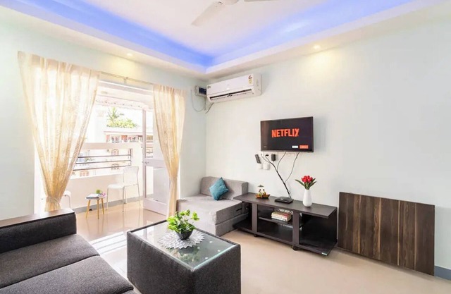 Blissful 1BHK apartment, 5 min walk to the beachnn